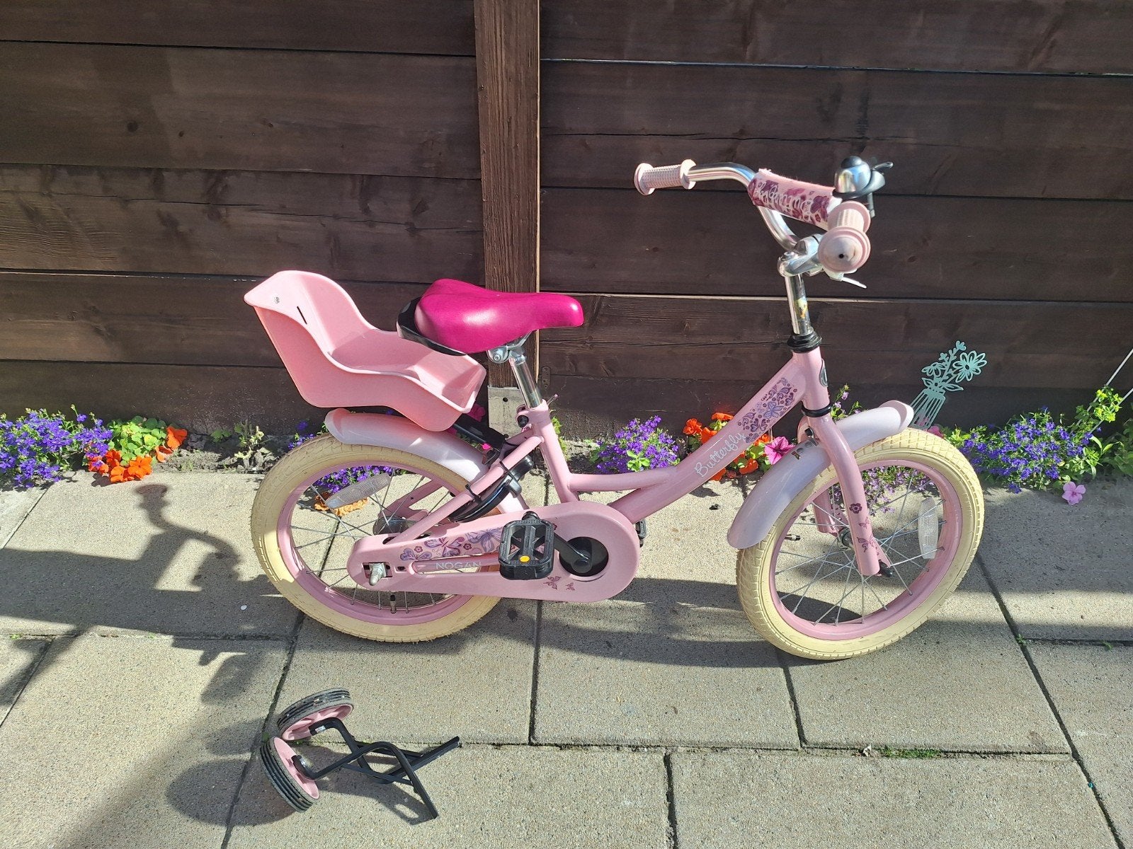 Nogan Butterfly 16 inch meisjesfiets met zijwieltjes, Terugtraprem, Ophalen of Verzenden, Zo goed als nieuw, 16 inch
