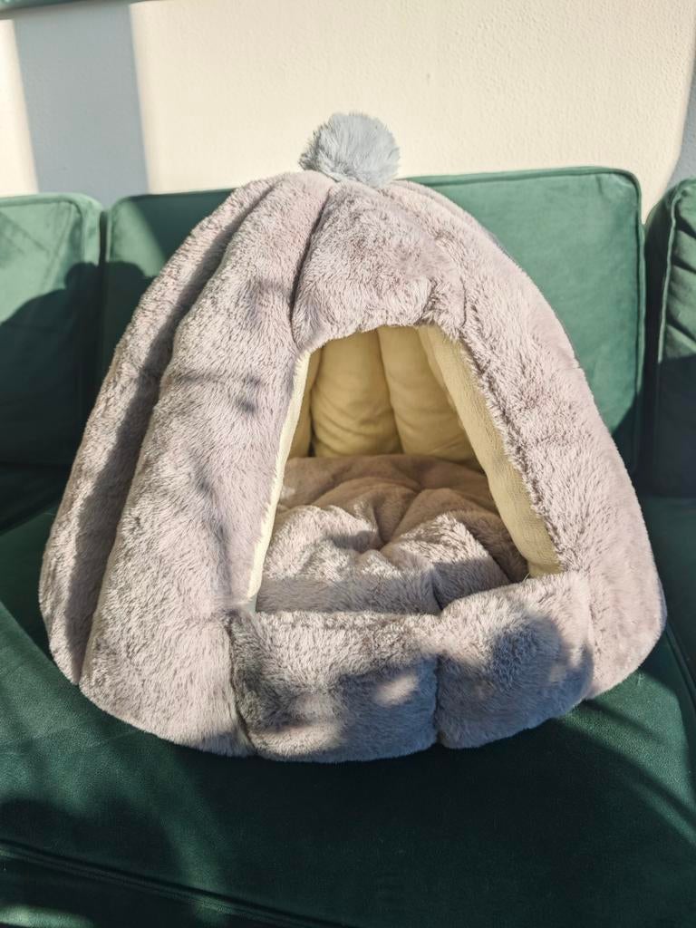 Huisje voor kat of kliene hond, Ophalen, Nieuw, Pluche