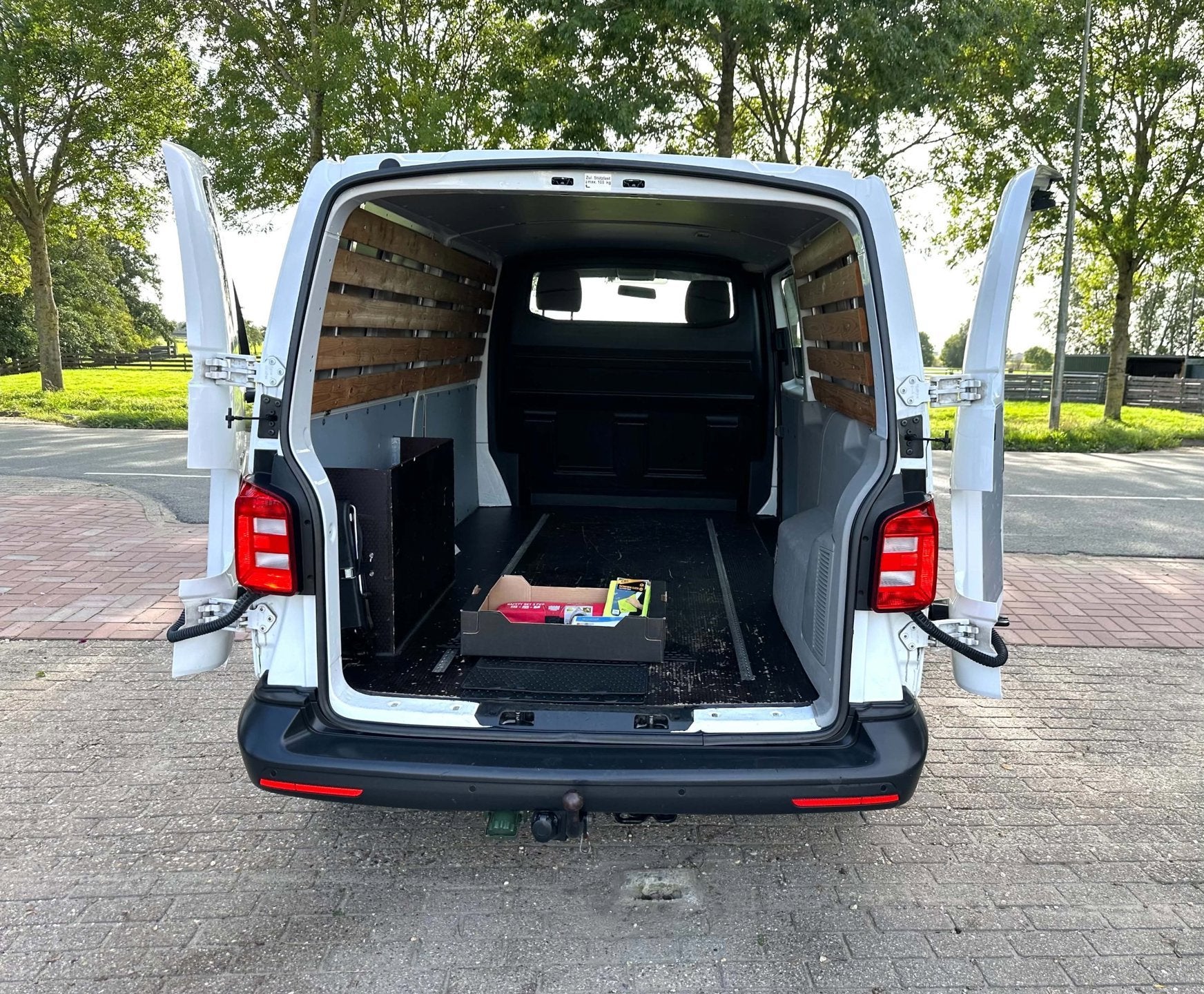 Volkswagen Transporter 2.0 TDI L2H1 Highline AUTOMAAT MARGE, Auto's, Euro 5, Stof, Gebruikt, 4 cilinders