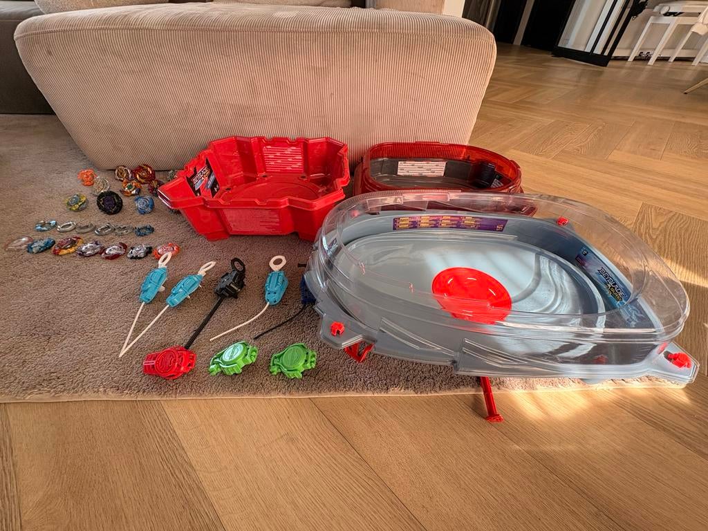 13 Beyblade Burst, incl. extra onderdelen en 3 stadions, Verzamelen, Speelgoed, Ophalen