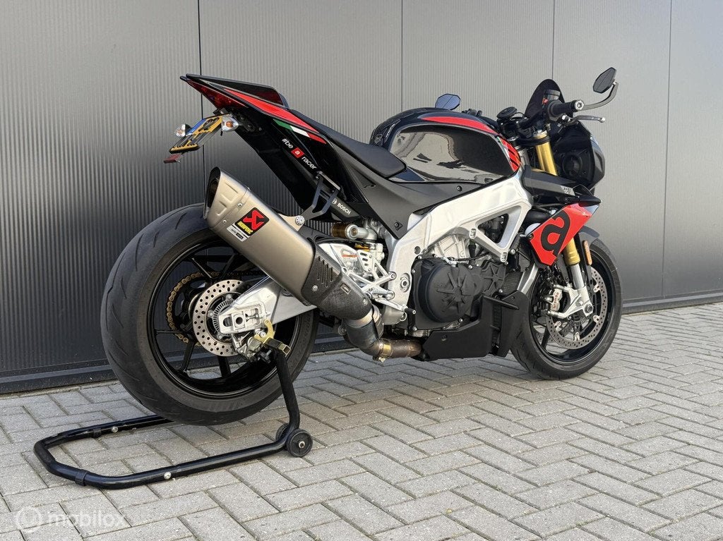Aprilia Tuono v4 1100 RR uit 2018 met titanium Akrapovic, Motoren, Motoren | Aprilia, 1077 cc, Via Michelangelo 1 Noale, Aprilia