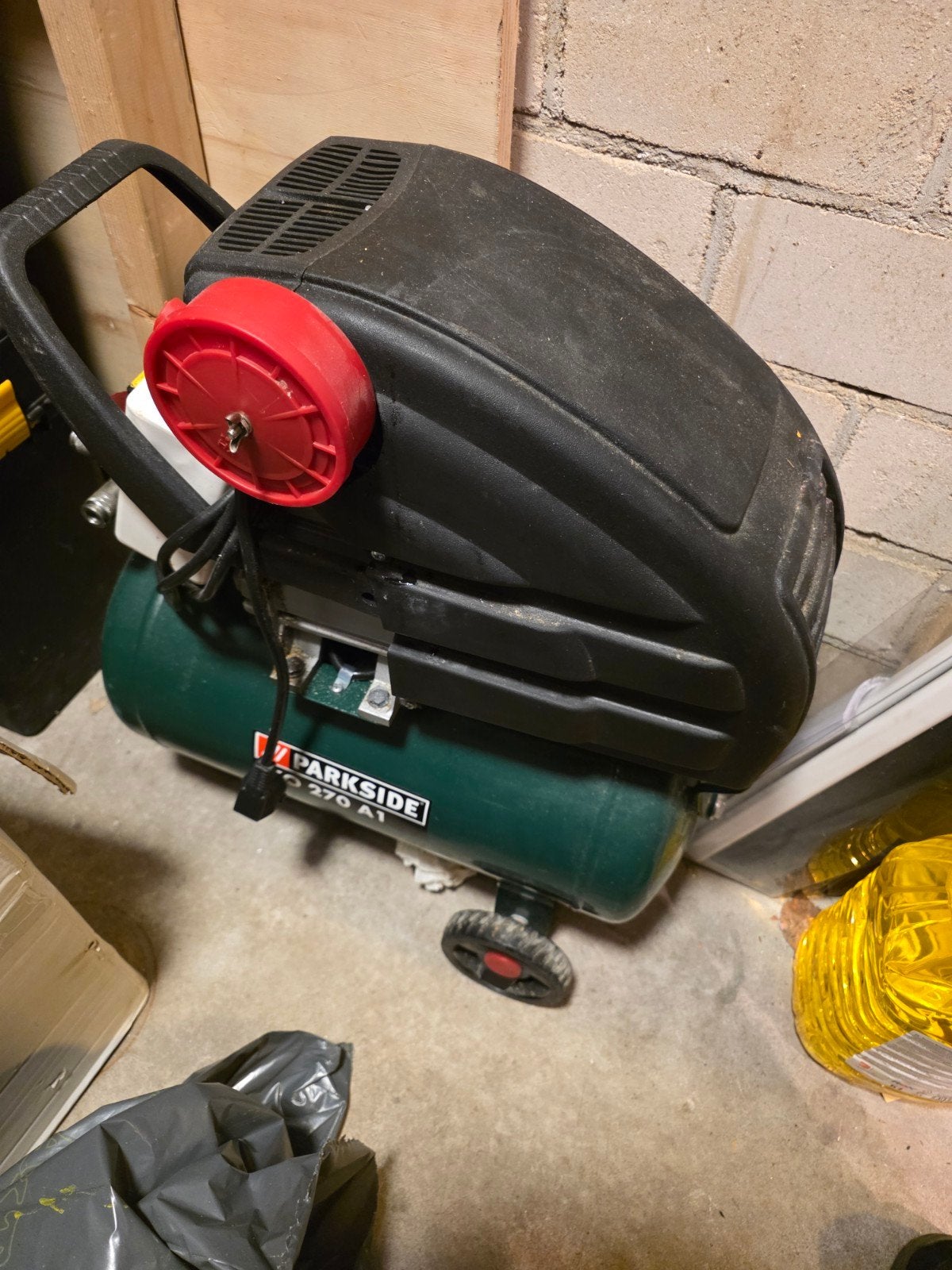 Compressor, Doe-het-zelf en Verbouw, Compressors, Minder dan 25 liter, Ophalen, Nieuw, Minder dan 200 liter/min