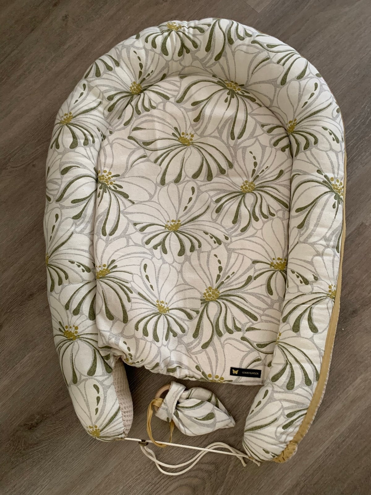 Goudvlinder babynestje met bloemenprint, Ophalen of Verzenden, Zo goed als nieuw, Overige typen