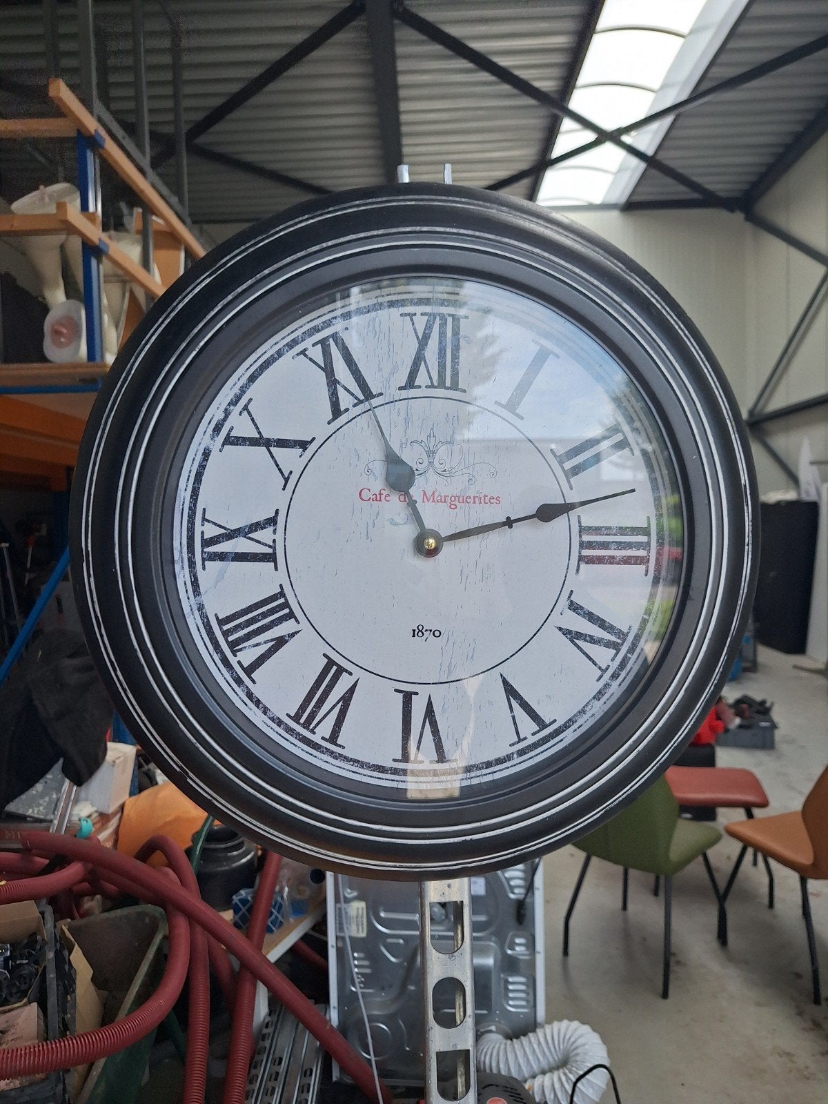 Grote dubbelzijdige wandklok "Café des Marguerites", Huis en Inrichting, Woonaccessoires | Klokken, Ophalen, Vintage, Analoog