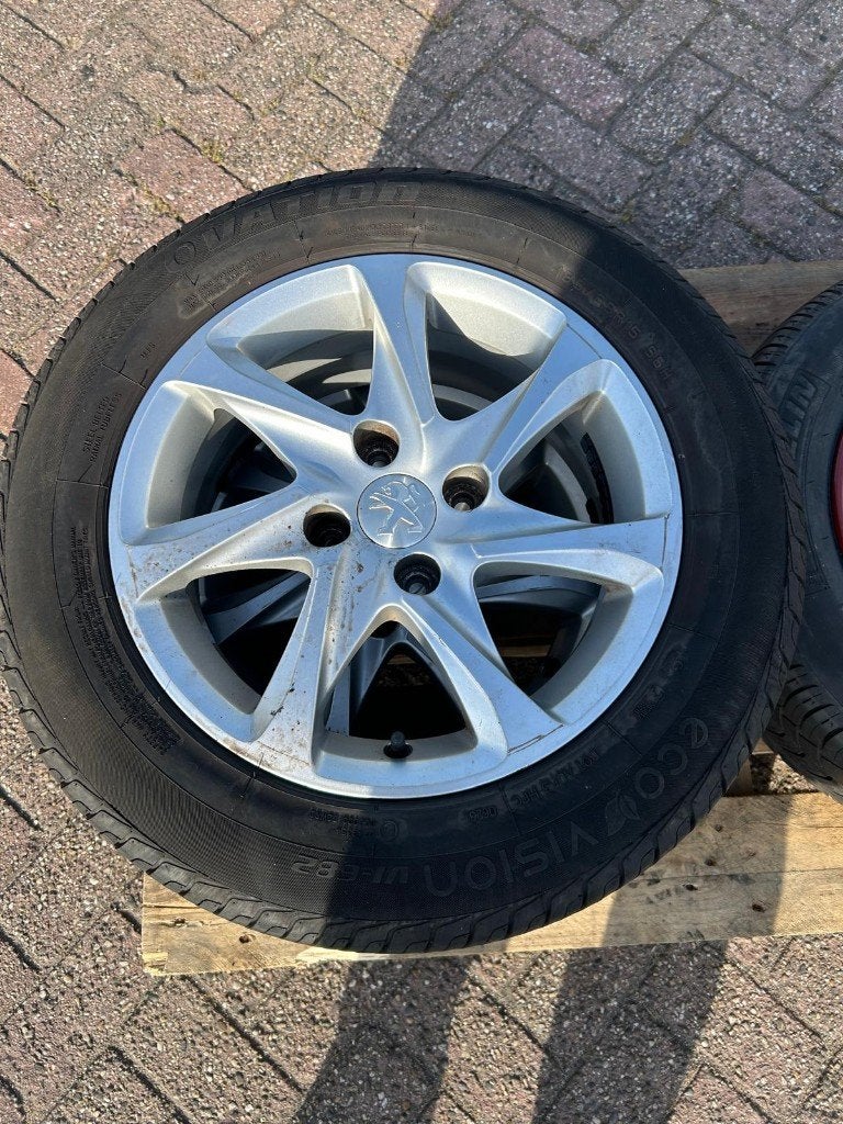 Peugeot 208C  velgen met banden, Auto-onderdelen, Banden en Velgen, Ophalen, Gebruikt, 15 inch, 185 mm