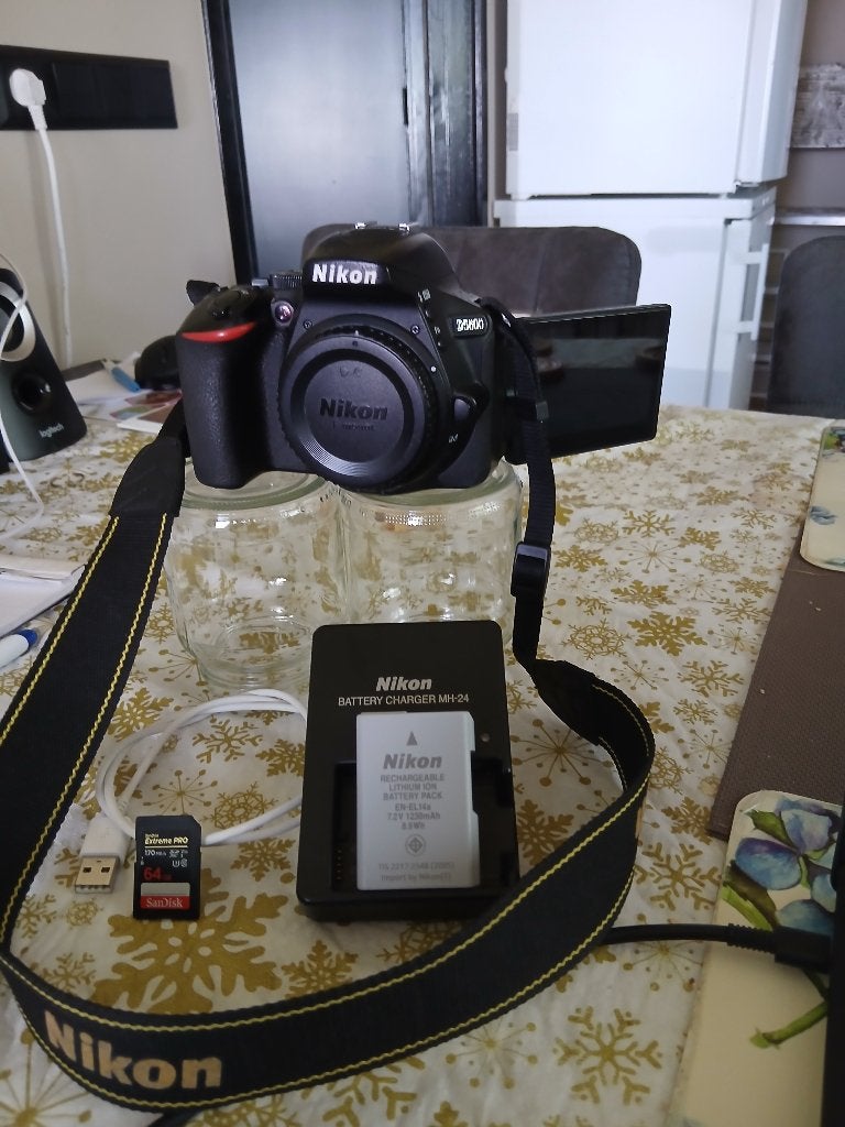mooie complete set Nikon D5600 24Mp +lens enz......., Audio, Tv en Foto, Fotocamera's Digitaal, Spiegelreflex, Ingebouwde flitser