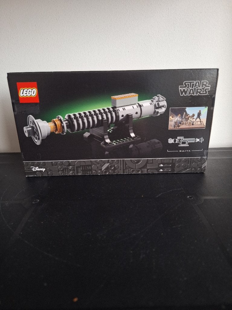 Foto 3 van Lego - Luke Skywalkers Lightsaber - 40730 - Nieuw!