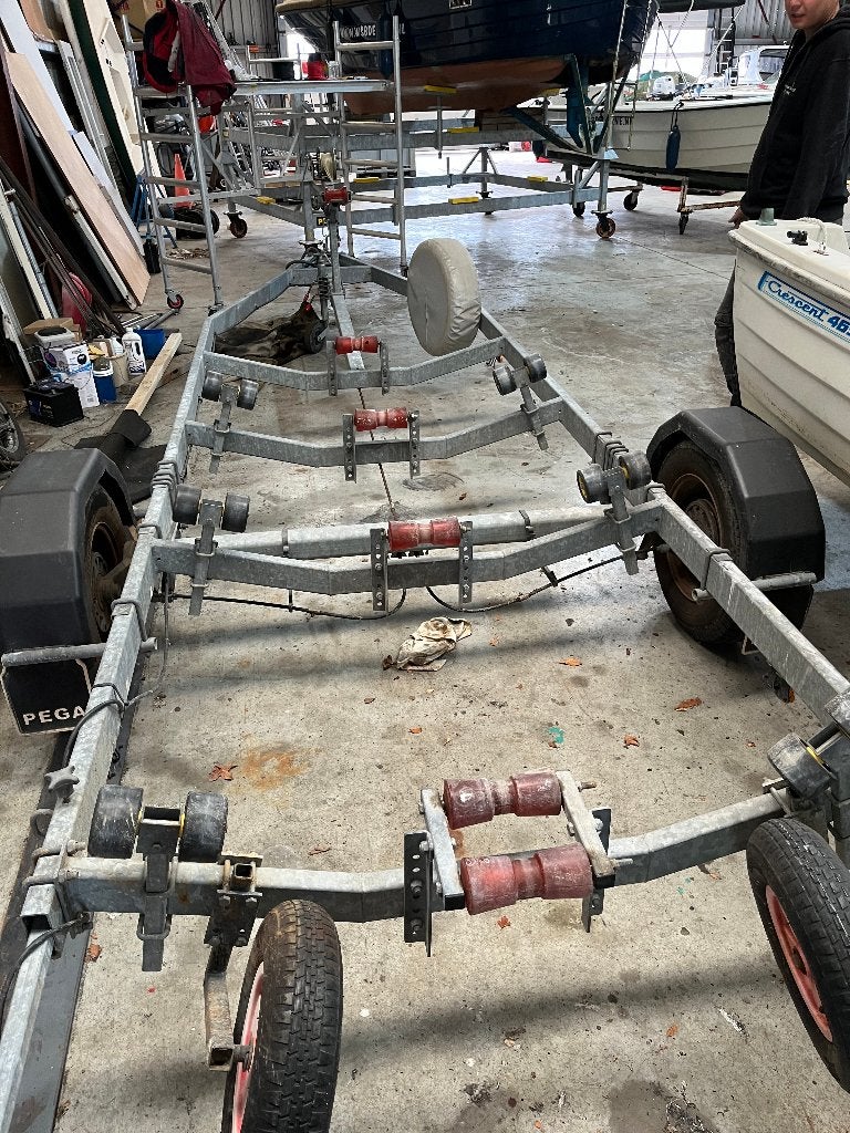 pega tailer SV 1500 in uitstekende staat, Ophalen, Verstelbare verlichting, 1500 tot 3000 kg, 6 tot 9 meter