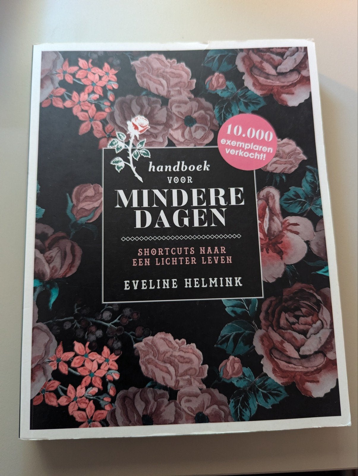 Eveline Helmink - Handboek voor mindere dagen (2021), Boeken, Gelezen, Ophalen of Verzenden, Eveline Helmink, Overige onderwerpen