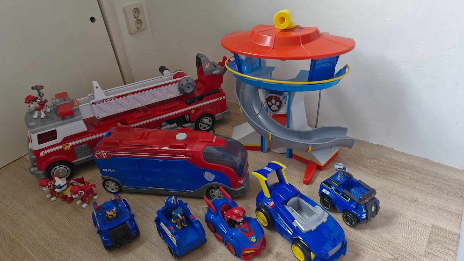 Paw Patrol speelgoed set: Uitkijktoren, brandweerwagen, bus, Ophalen, Jongen of Meisje