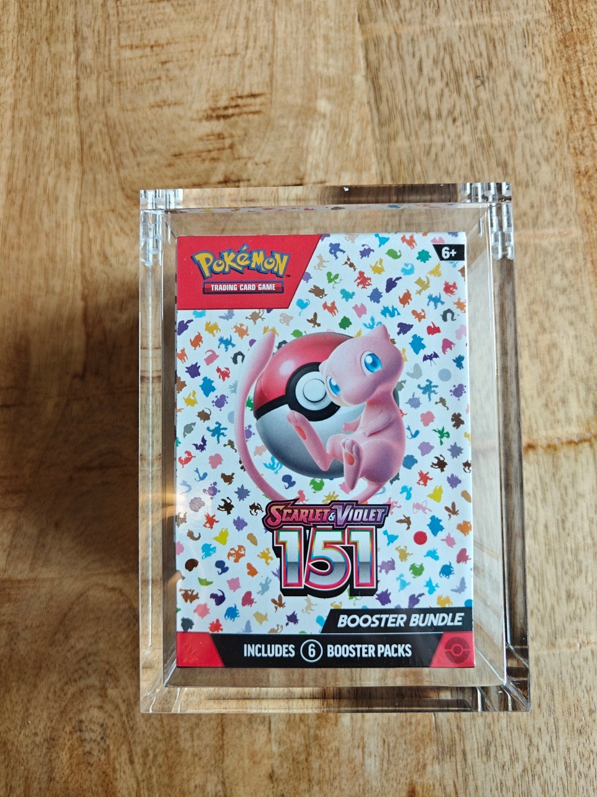Pokémon Scarlet & Violet 151 Booster Bundle Mew in acryl, Ophalen of Verzenden, Nieuw, Booster