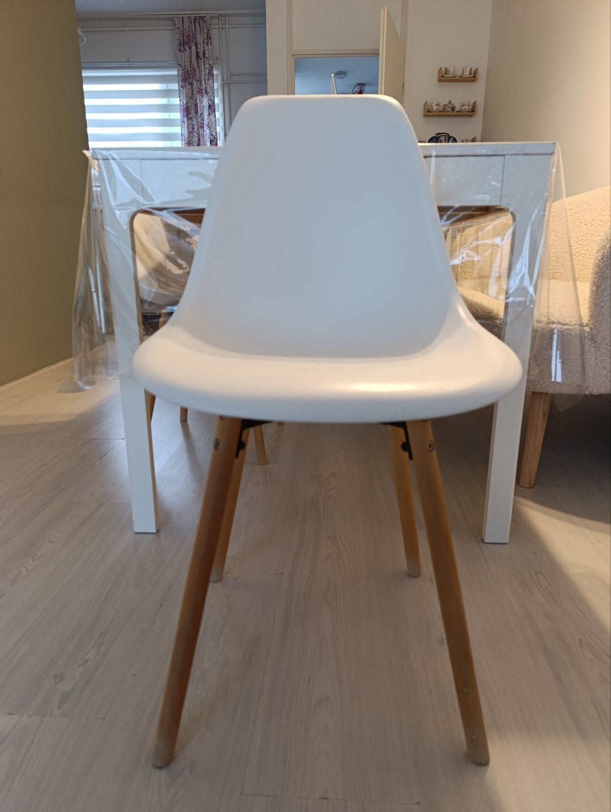 Set van 6 Witte Eetkamerstoelen met Houten Poten, Modern, Scandinavisch, Wit, Zo goed als nieuw, Vijf, Zes of meer stoelen