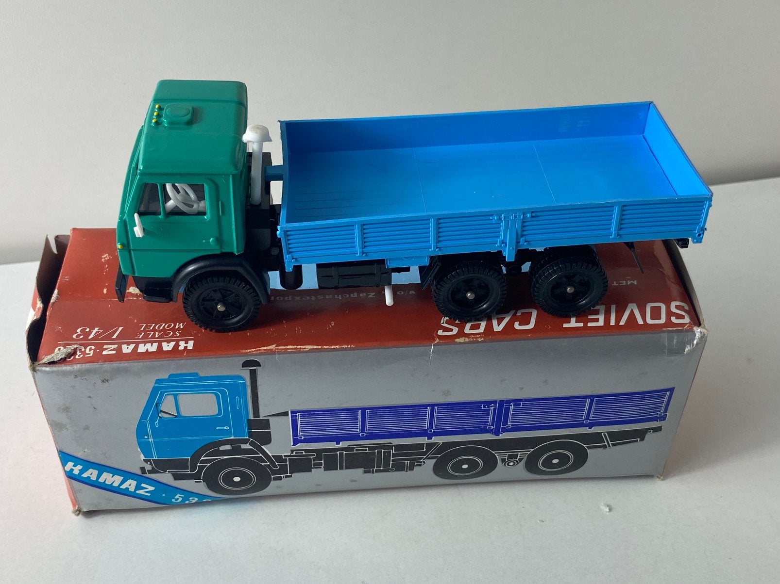 1:43 KAMAZ 5320-“zapchastexport”-in Russiche verpakking, Hobby en Vrije tijd, Ophalen of Verzenden, Zo goed als nieuw, Auto, Overige merken