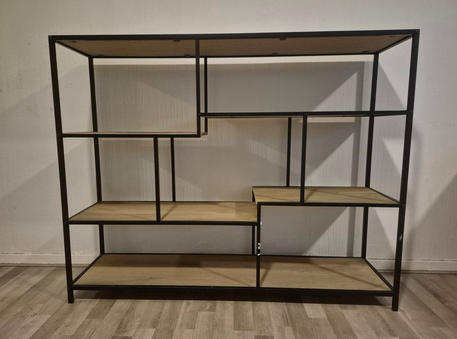 Industriële vakkenkast / wandkast zwart met hout – 120 cm br