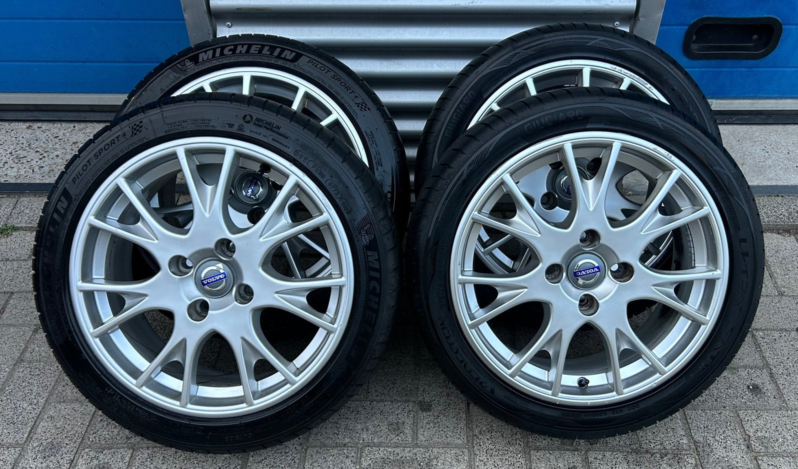 Set 17 inch Arcadia Volvo velgen 215-45-17 zomerbanden S,V40, Auto-onderdelen, Banden en Velgen, 17 inch, Ophalen of Verzenden