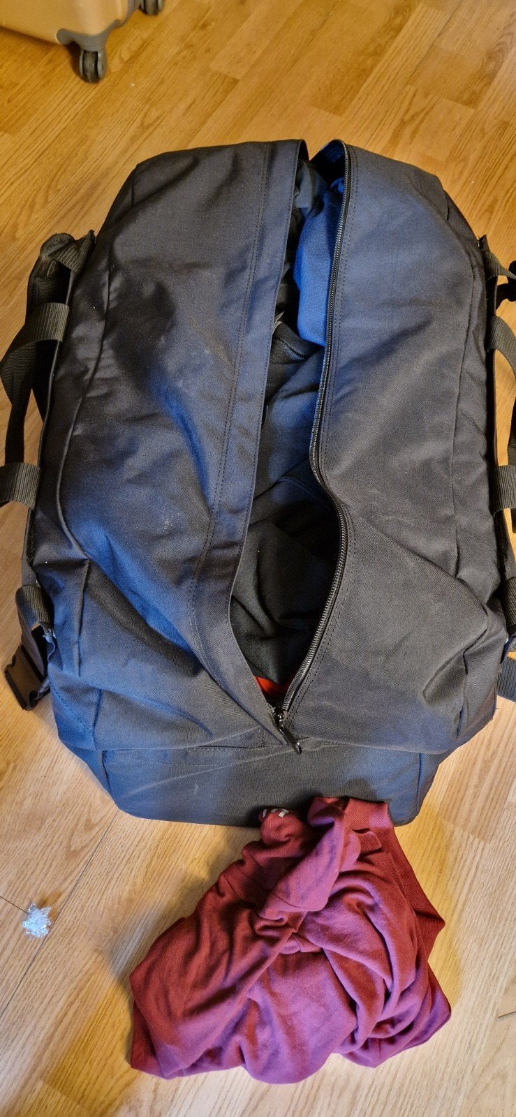 Zwarte weekendtas met shirts, Ophalen of Verzenden, Landmacht, Nederland, Kleding of Schoenen