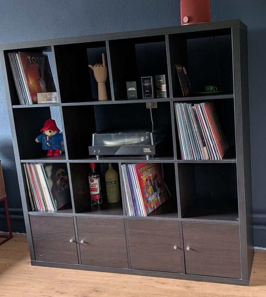 Kallax kast Ikea zwart bruin 4x4 vakken, Huis en Inrichting, Kasten | Wandmeubels, Ophalen, 100 tot 150 cm, Zo goed als nieuw