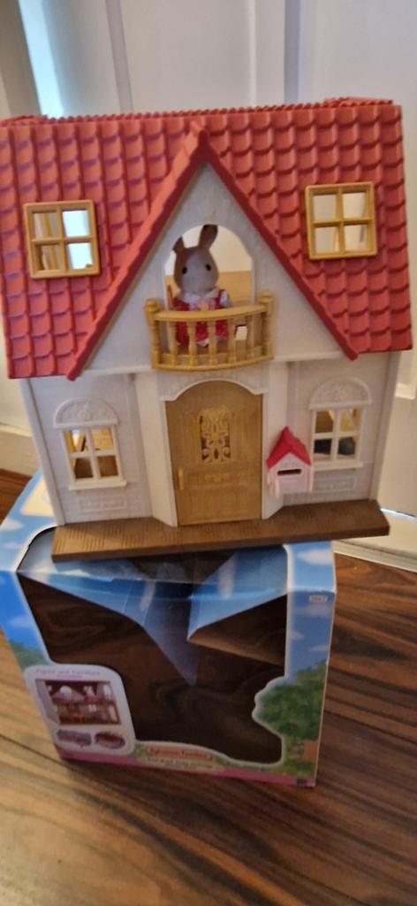 Sylvanian Families 5567 Rood Dak Casey Cottage, Ophalen, Zo goed als nieuw, Poppenhuis