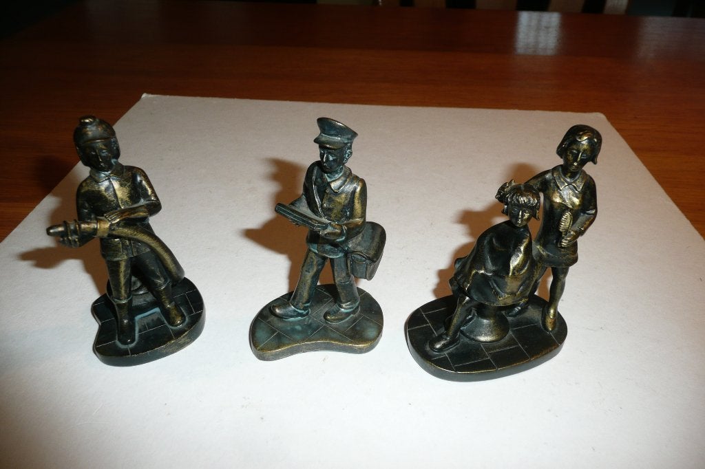 kunststof beeldje postbode brandweerman kapster bronskleurig, Ophalen of Verzenden, Zo goed als nieuw, Mens