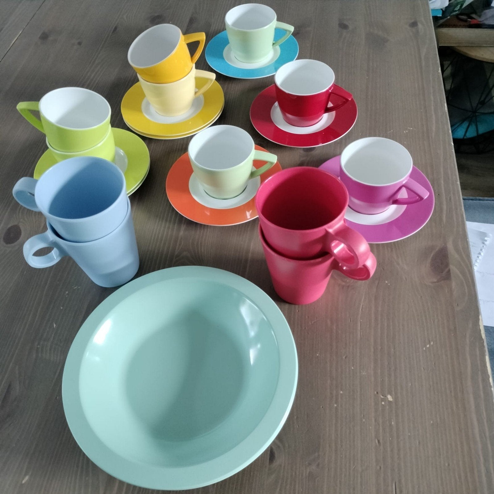 Mepal servies: 8 kop en schotel, 4 borden, 4 bekers, Caravans en Kamperen, Ophalen of Verzenden, Gebruikt