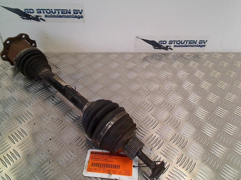 Aandrijfas Links Voor Audi A8 (D4) (2010-07/2018-01), Gebruikt, Auto-Union-Straße  1, Ingolstadt 85057, , Duitsland, Info@audi.de