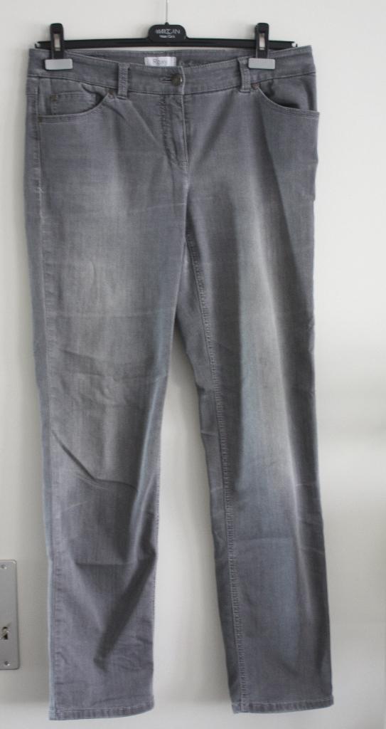 grijze jeans broek  maat 42, Kleding | Dames, Ophalen of Verzenden, Gedragen, Grijs, W33 - W36 (confectie 42/44)