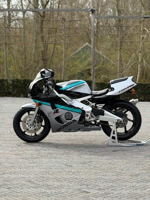 Nette Honda CBR 400RR met nieuwe Pirelli Diablo Rosso banden, 400 cc, 4 cilinders, Gebruikt, Super Sport