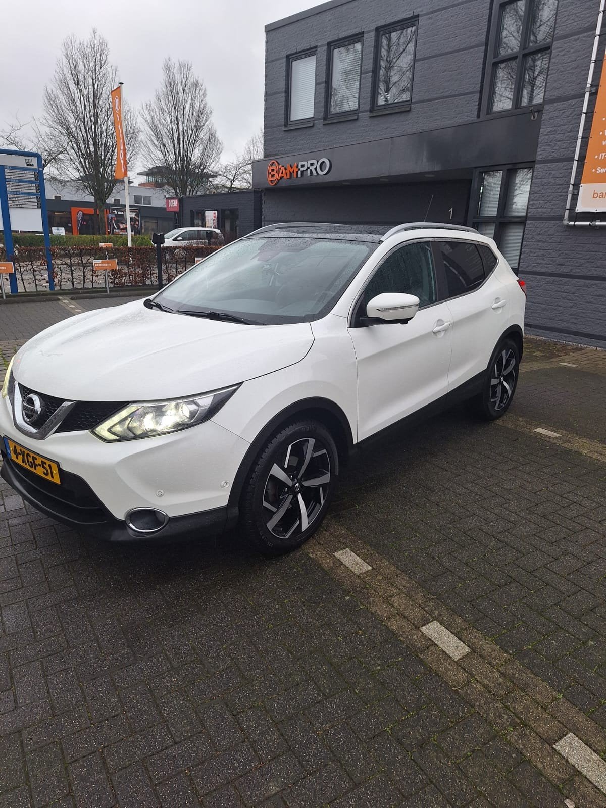 Nissan Qashqai 1.2 Dig-t 85KW 2WD 2014 Wit, Voorwielaandrijving, Zwart, 4 cilinders, Wit