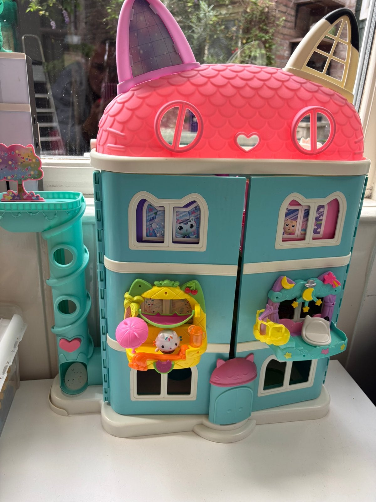 Gabby dollhouse incl kamers, balkons en boomhut, Ophalen, Gebruikt, Kunststof