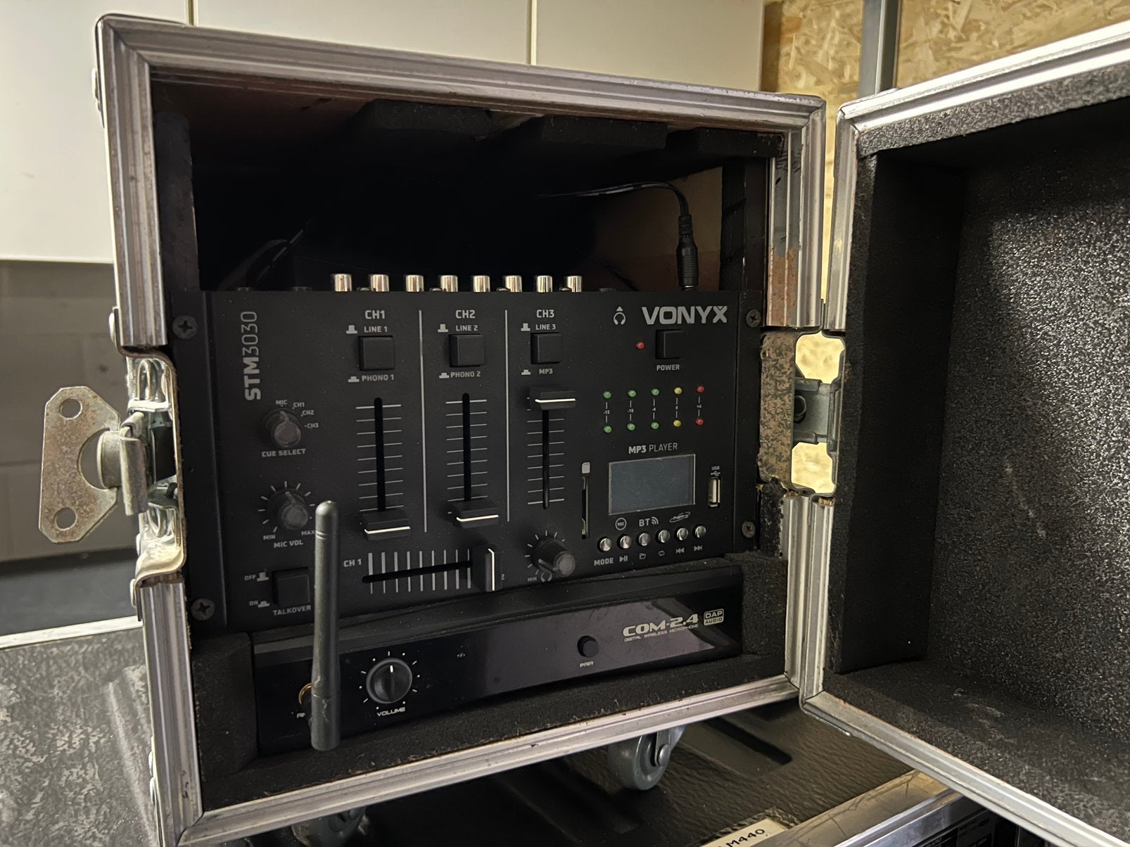 Bleuthoot mengpaneel met dap audio mic en flightcase, Ophalen of Verzenden, Zo goed als nieuw, Microfooningang