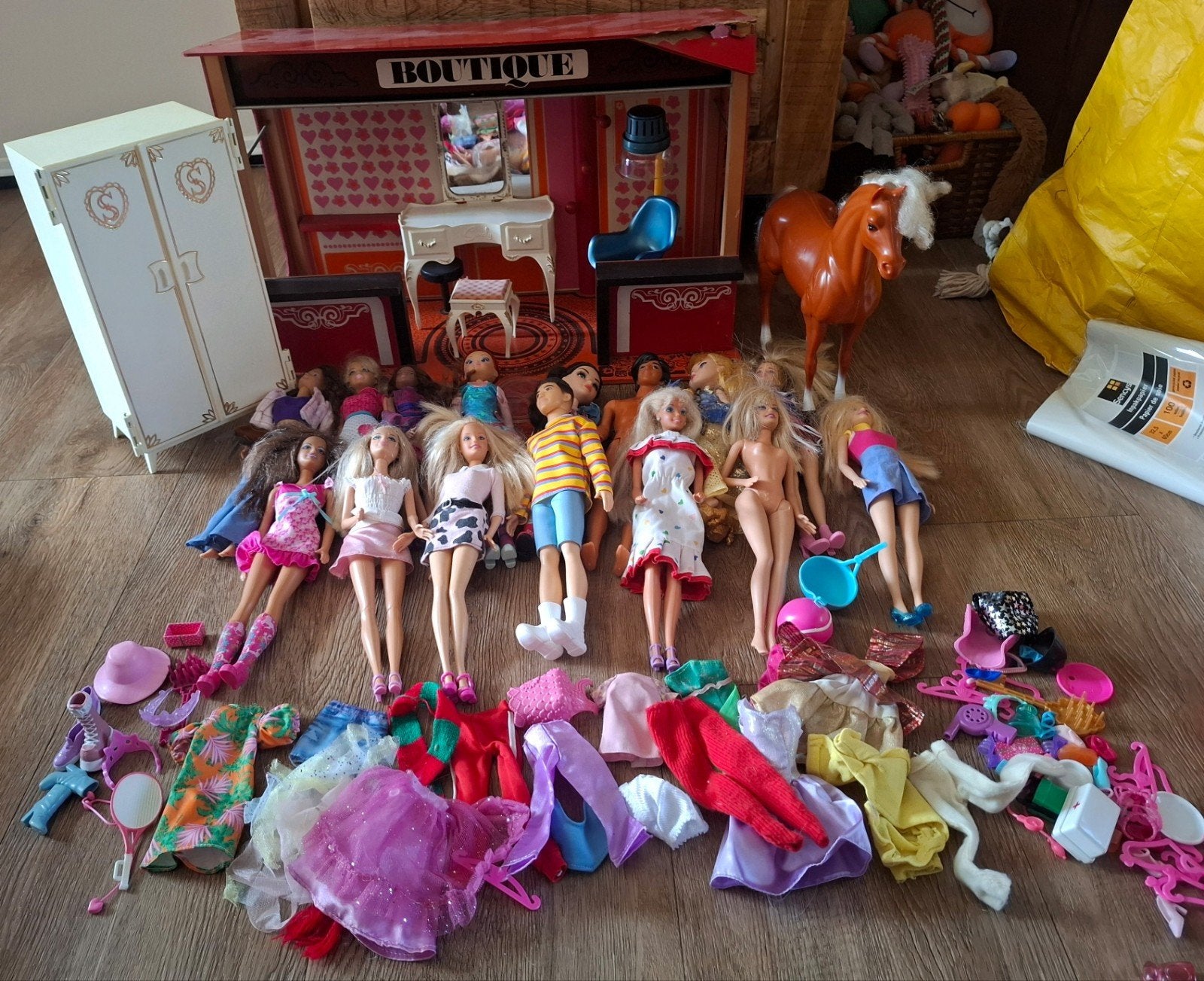 barbie verzameling sindy winx, Kinderen en Baby's, Speelgoed | Poppen, Ophalen, Gebruikt, Barbie