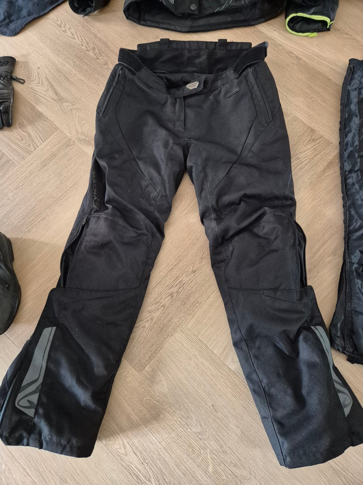 Motorbroek Macna+binnenvoering, dames, maat S, zwart textiel, Ophalen, Broek | textiel, Dames, Tweedehands