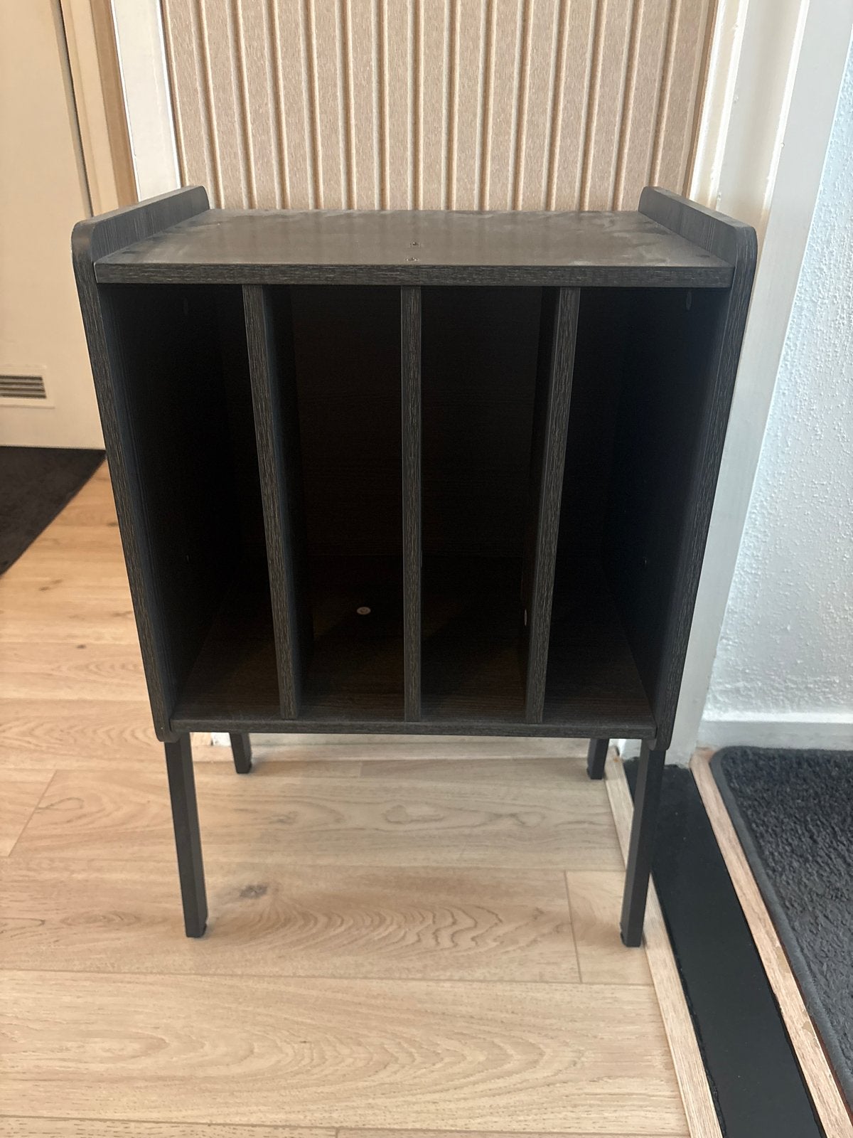 Mooi zwart/antraciet platenkastje, Ophalen, Met plank(en), Minder dan 50 cm, Zo goed als nieuw