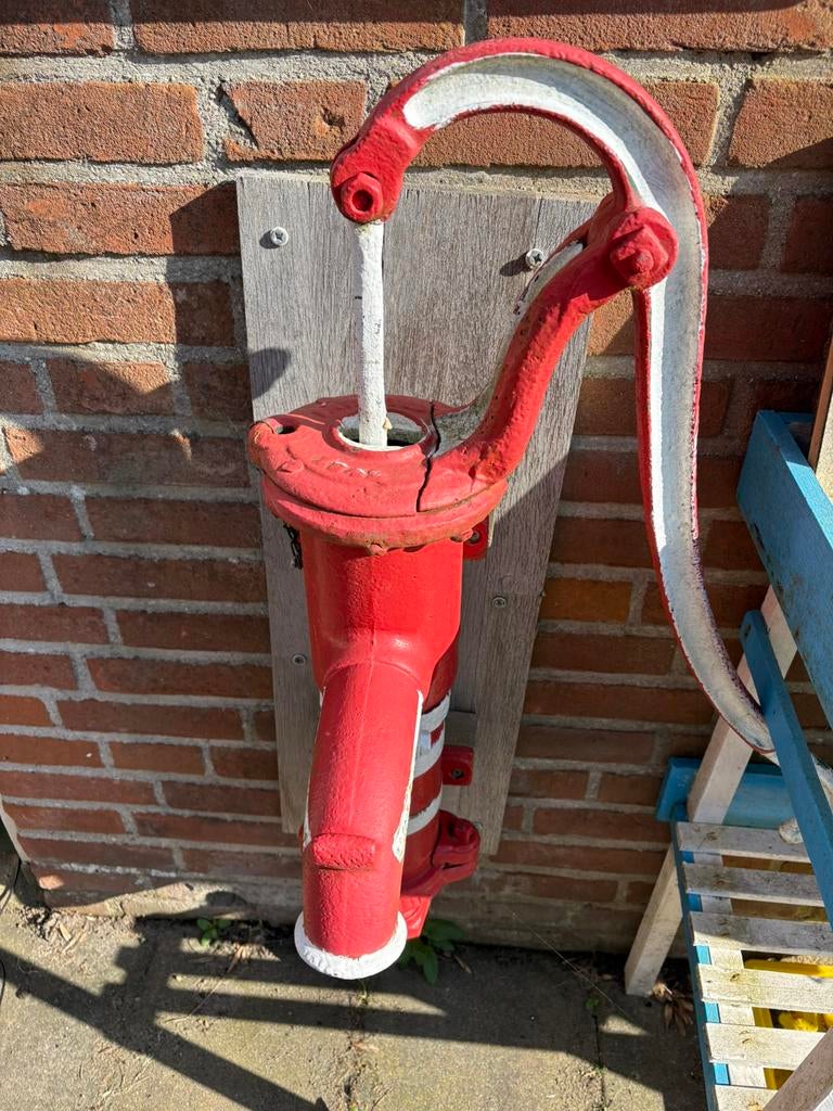 Antieke water pomp, Ophalen of Verzenden, Gebruikt, Handmatig, Overige typen