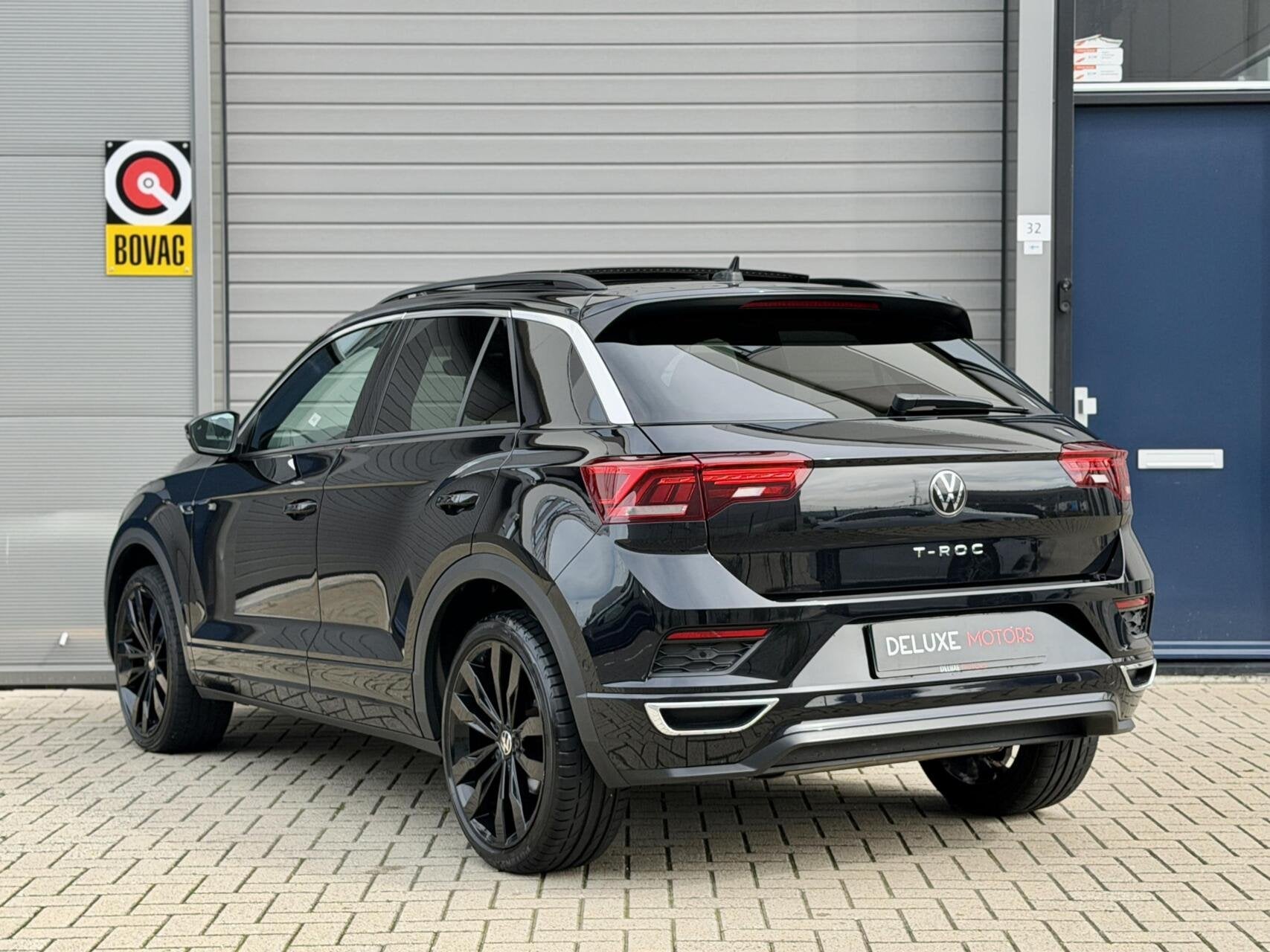 Volkswagen T-Roc 1.5 TSI R-Line Beats|Pano|Keyless|Dodehoek, Auto's, Dealer onderhouden, Zwart, 4 cilinders, Zwart