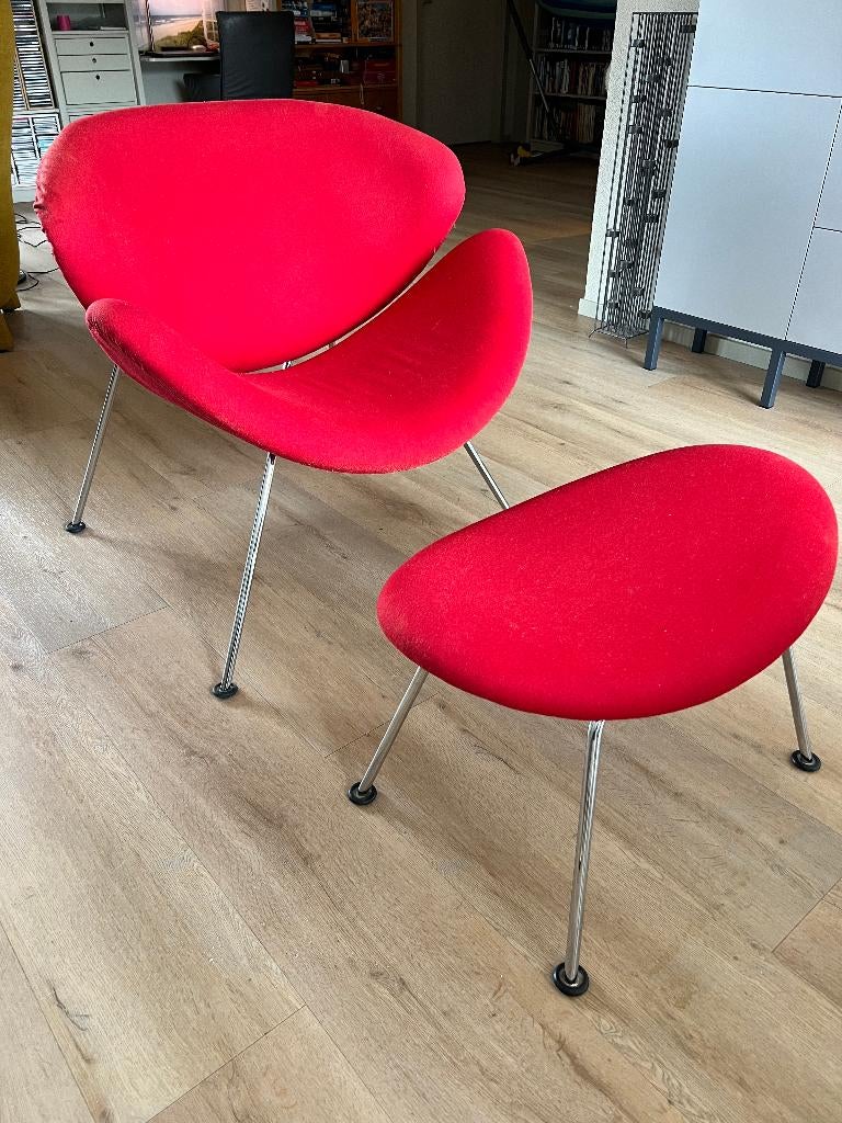 Artifort Orange Slice Chair  F437B en poef P437 rood, Ophalen, Gebruikt, Design, 75 tot 100 cm