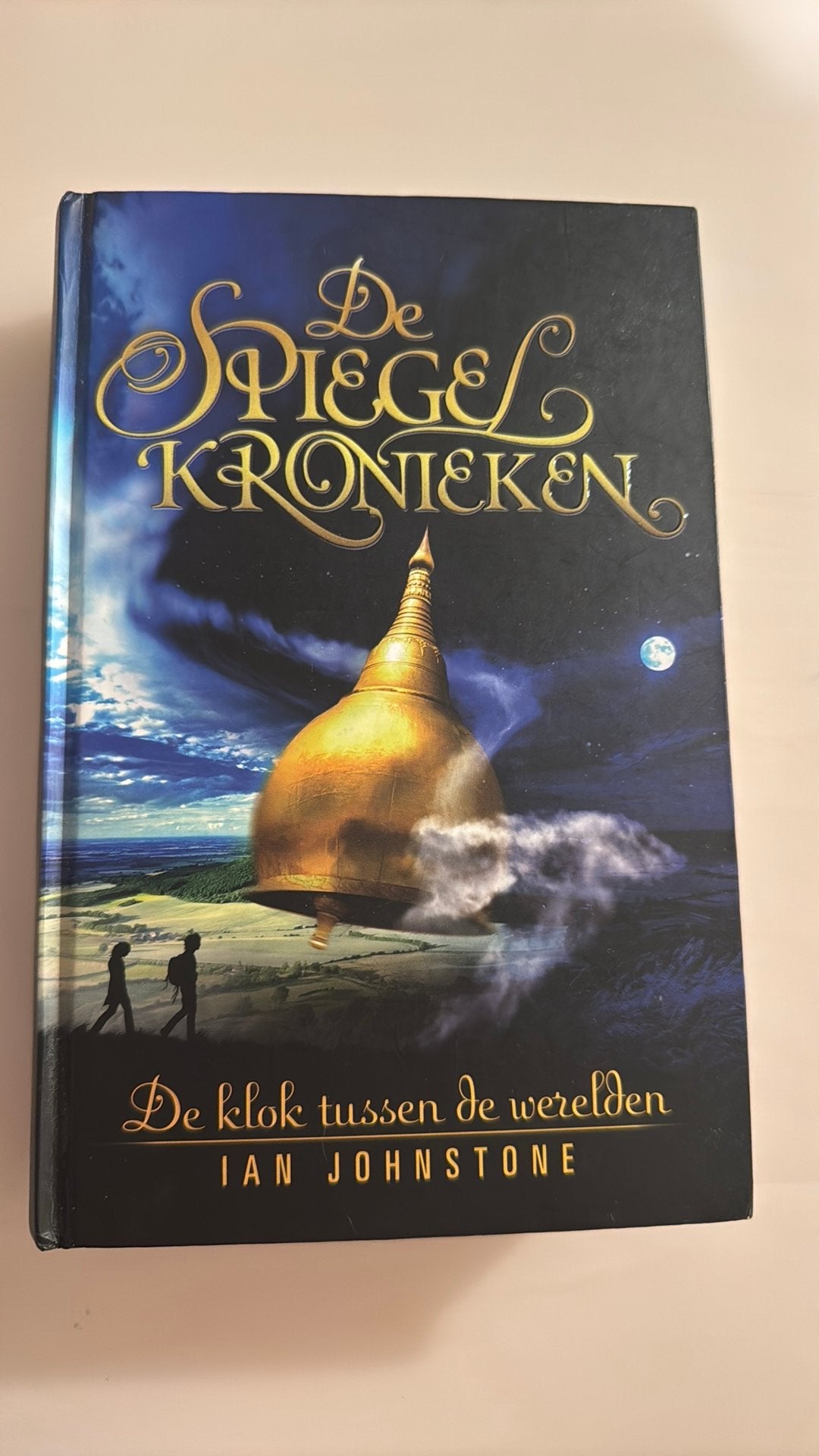 De Spiegelkronieken - Ian Johnstone, Ian Johntone, Nieuw, Ophalen of Verzenden, Fictie