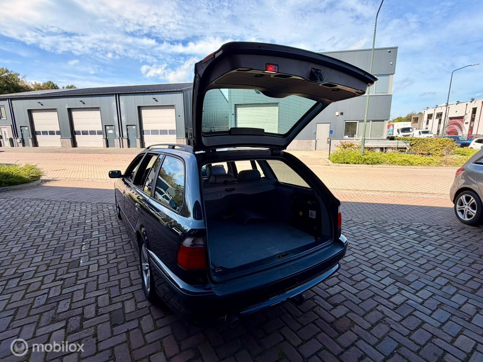 Mooie BMW e39 528i Touring op lpg youngtimer, nieuwe apk, foto 9