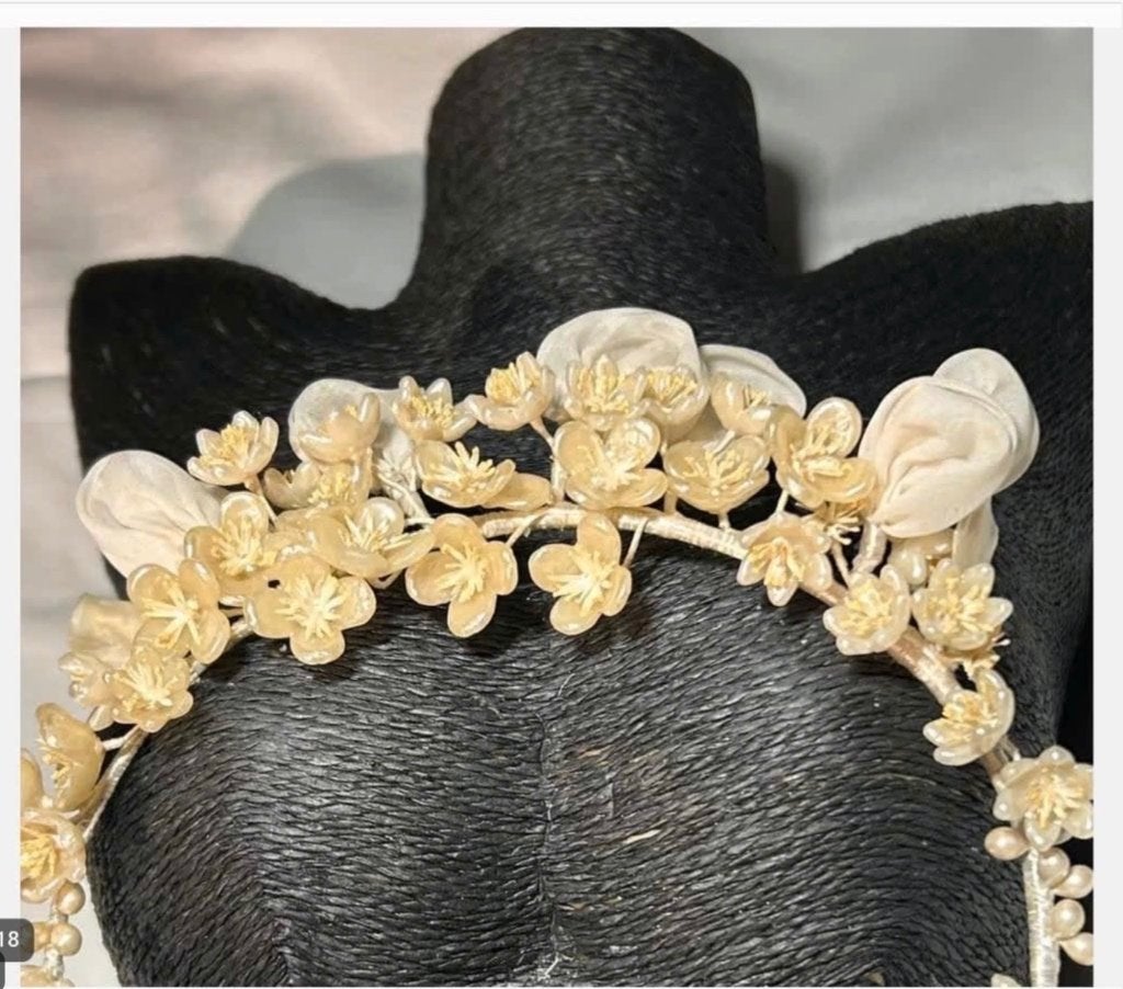 Antieke jaren ‘50 Wassen Tiara met Bloemen en Parels, Ophalen of Verzenden, Dames