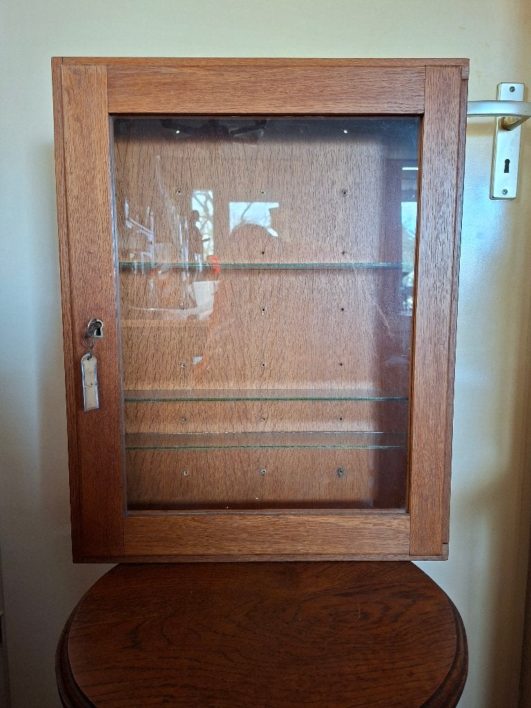 Medaille kastje eiken vintage art deco, Huis en Inrichting, Kasten | Vitrinekasten, Zo goed als nieuw, Minder dan 100 cm, 50 tot 100 cm