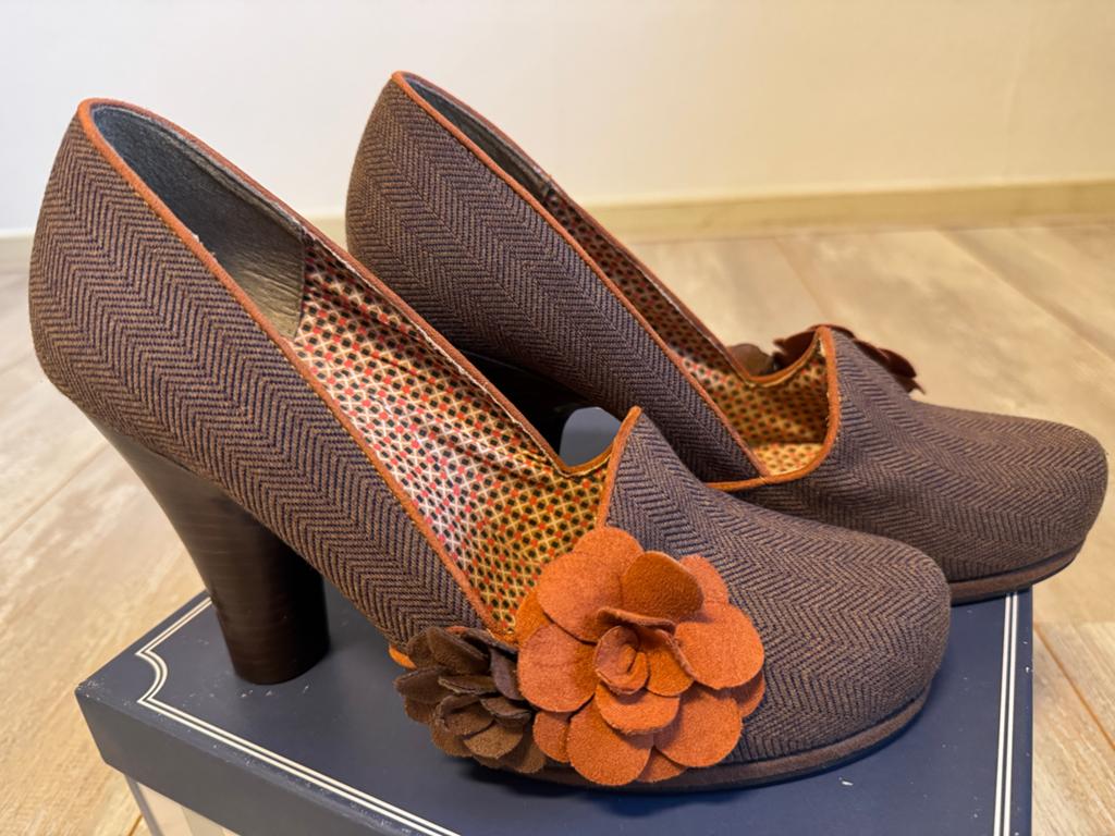 Ruby Shoo Thelma pumps met bijpassende handtas, Kleding | Dames, Schoenen, Zo goed als nieuw, Pumps, Bruin, Ophalen of Verzenden