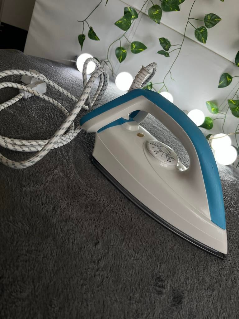 Tefal Strijkijzer met Snoer, en een kruimeldief., Witgoed en Apparatuur, Strijkijzers en Strijkplanken, Ophalen, Gebruikt, Strijkijzer met snoer