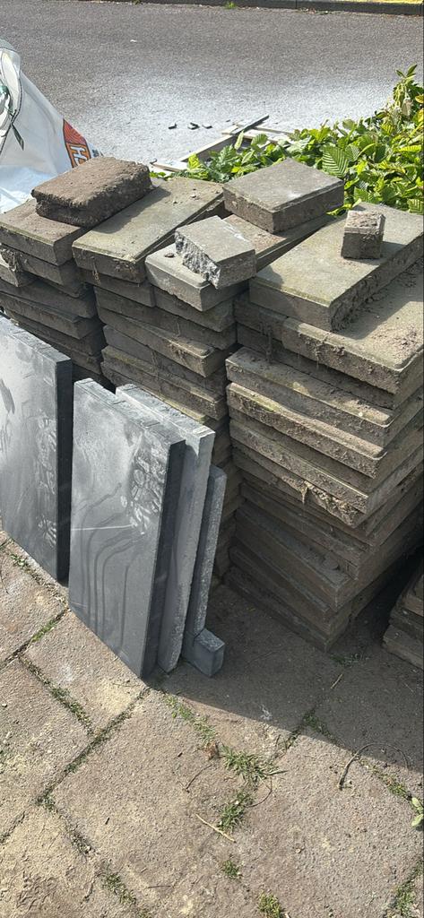 Beton tegels en bandjes GRATIS!!, Tuin en Terras, Ophalen, Gebruikt, Klinkers, 10 m² of meer