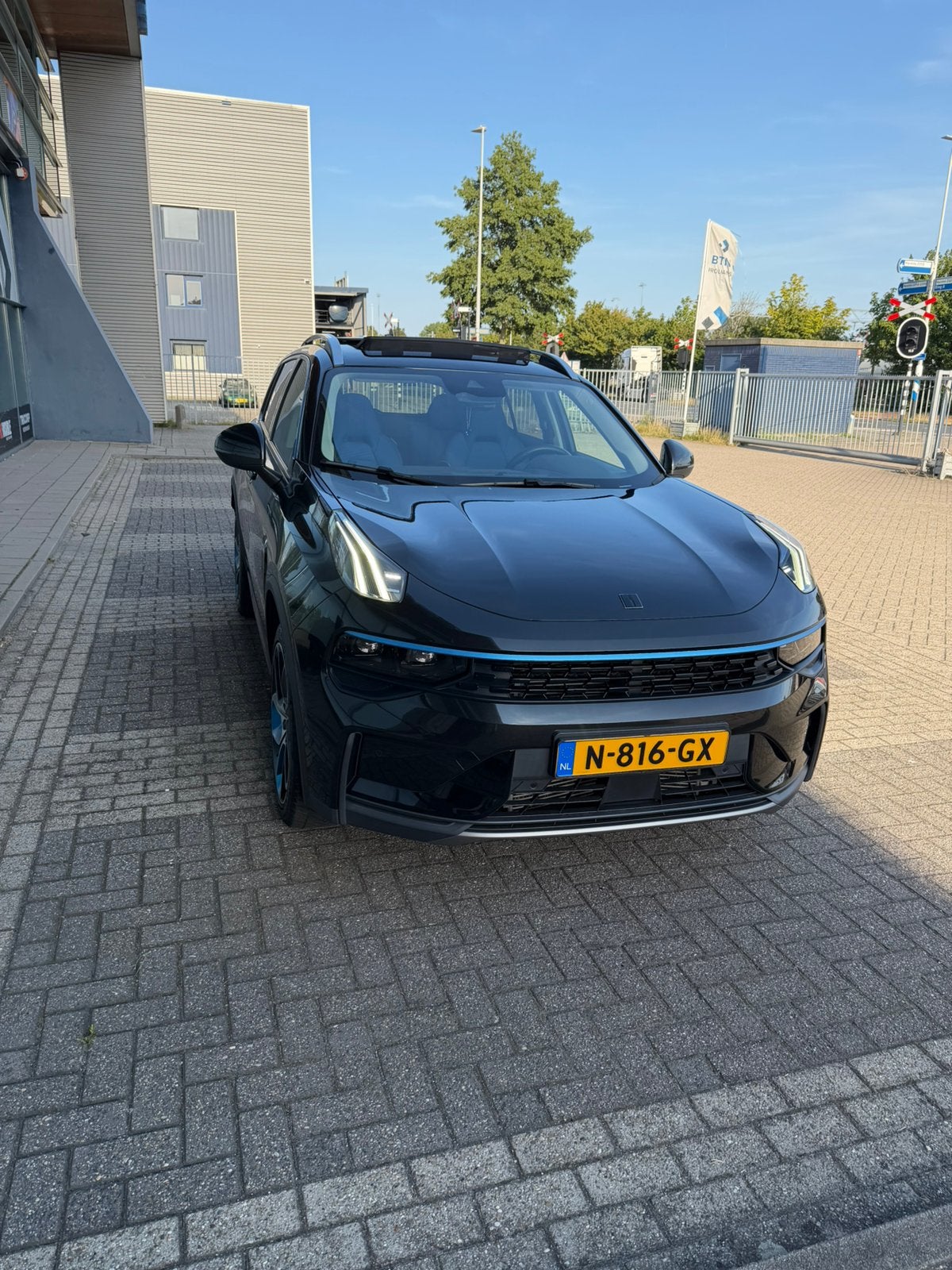 Lynk & Co 01 2021 Zwart/Blauw, Auto's, Lynk & Co, 1800 kg, Achteruitrijcamera, 179 pk, 1854 kg