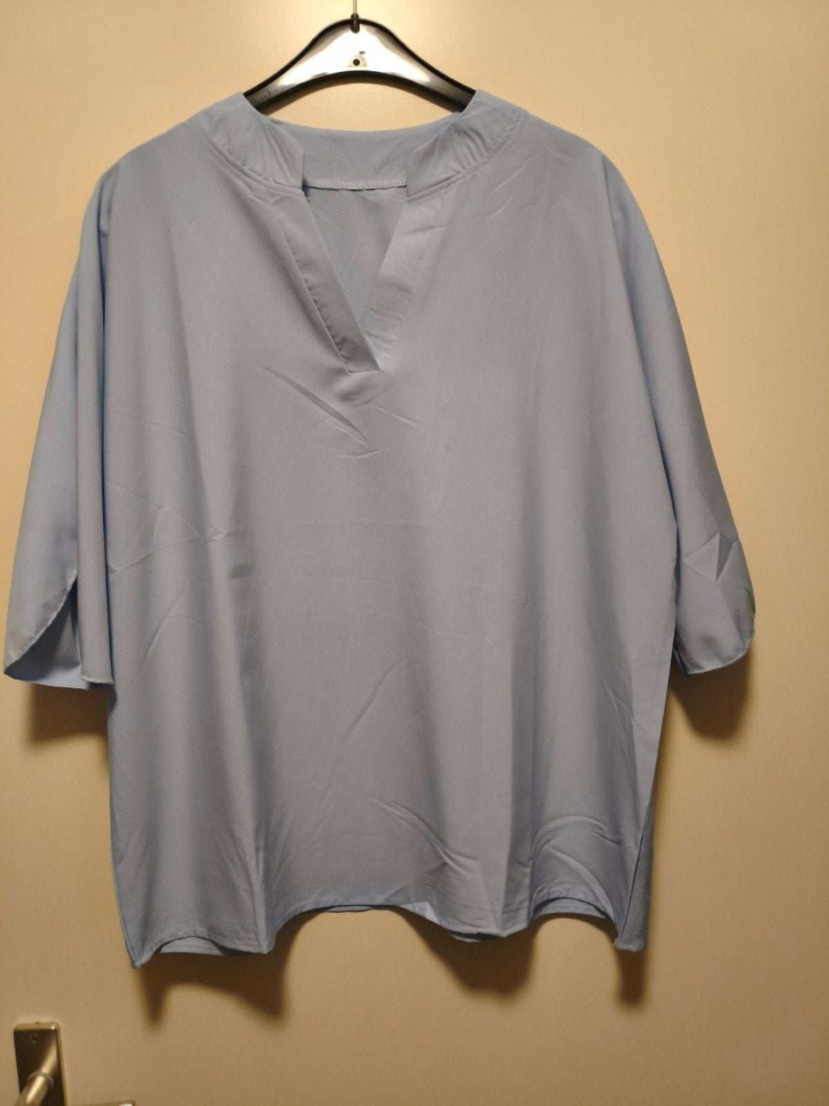 Lichtblauwe dames blouse met V-hals, Kleding | Dames, Blouses en Tunieken, Blauw, Maat 46/48 (XL) of groter, Nieuw, Ophalen of Verzenden
