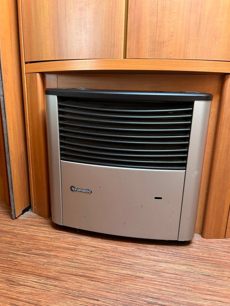 Foto 12 van Hobby 560 UFE, compleet met inventaris en voortent