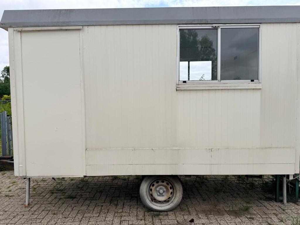 Mobiele unit met keuken, toilet en douche, Ophalen