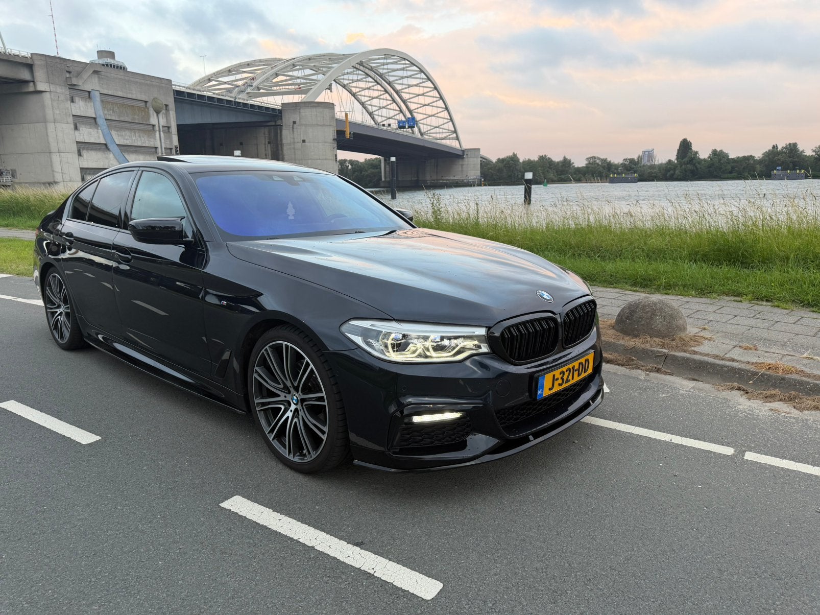 BMW G30 5-Serie 520i 184pk Aut, HUD, 2020 M# CarbonSchwarz, Auto's, 1998 cc, Achterwielaandrijving, 2000 kg, Particulier