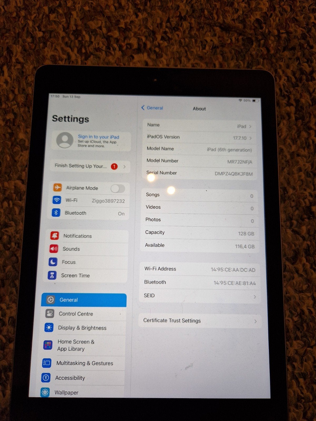Apple iPad 6e Gen (2018) - 128GB Space Grijs + ZAGG Bluetoot, 10 inch, Apple iPad, Ophalen of Verzenden, Zo goed als nieuw