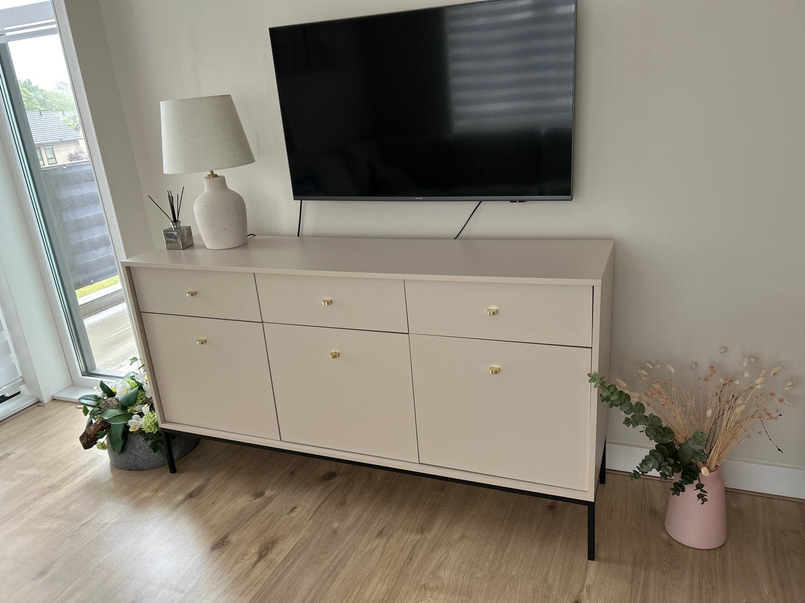 Beige dressoir 153x39 cm met goudkleurige details, Overige materialen, Gebruikt, 150 tot 200 cm, Ophalen of Verzenden